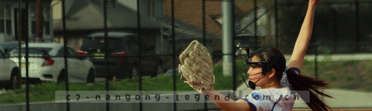 由细网格线与几何切割构成的冷色调抽象背景